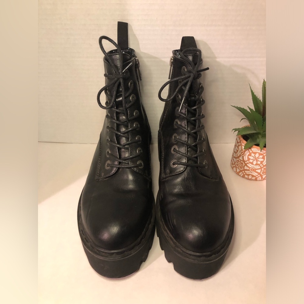 LAMODA Black Leather Platform Boots - Picture 4 of 16